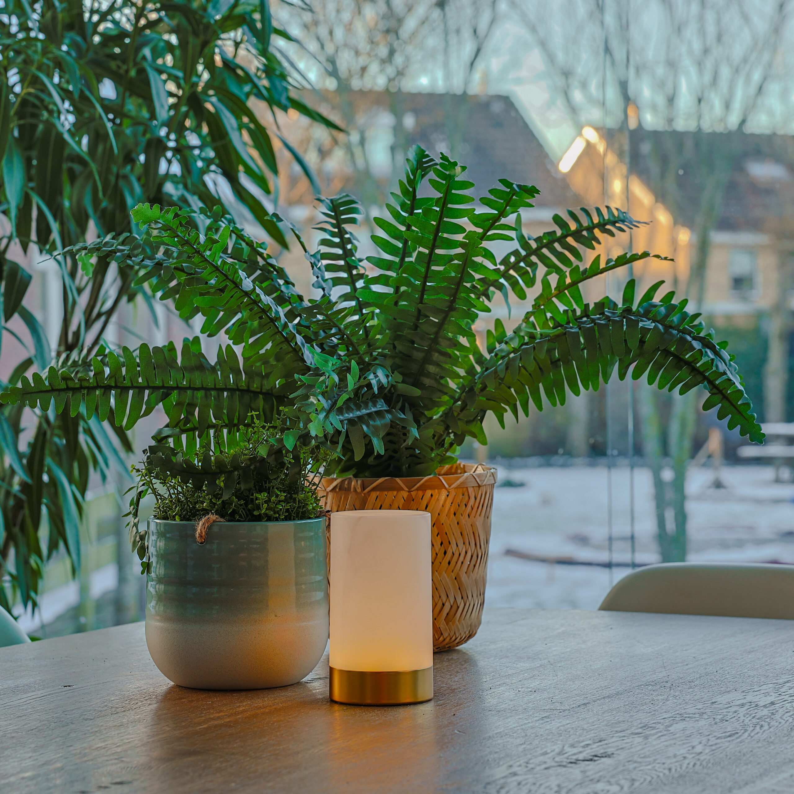 Tischlampe DORSETTO wiederaufladbar 105 Stunden – wasserdicht – zylindrisch – Weiß Gold – mit Fernbedienung 2