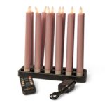 Zes oplaadbare LED dinerkaarsen (97 mm, 130 uur, warm wit) in een zwarte voet worden geleverd met afstandsbediening en plug-in voedingsadapter.